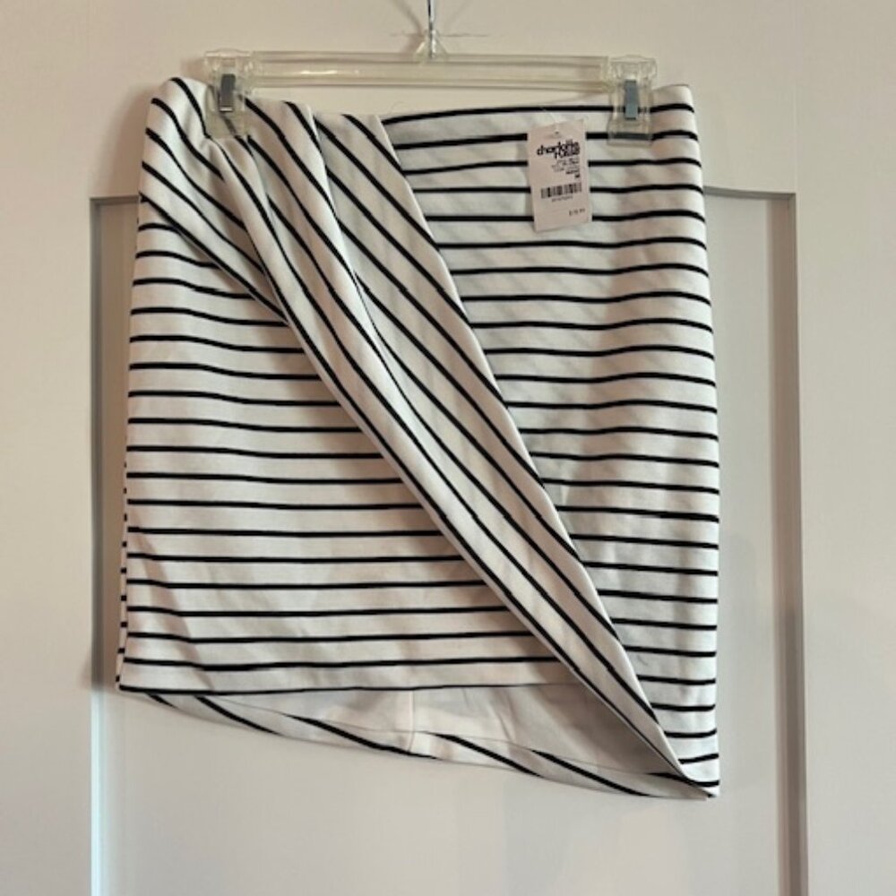 BRAND NEW WITH TAGS CHARLOTTE RUSSE SKIRT, ASYMMETRICAL HEM ON BOTTOM, SIZE MED